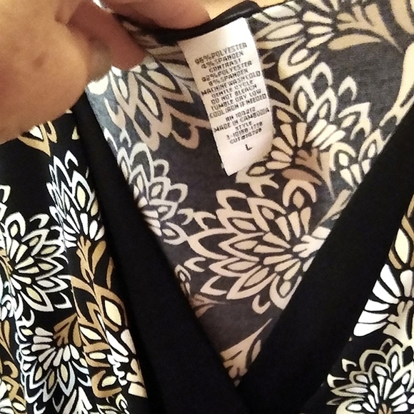 Sleeveless Floral Top - Picture 7 of 10